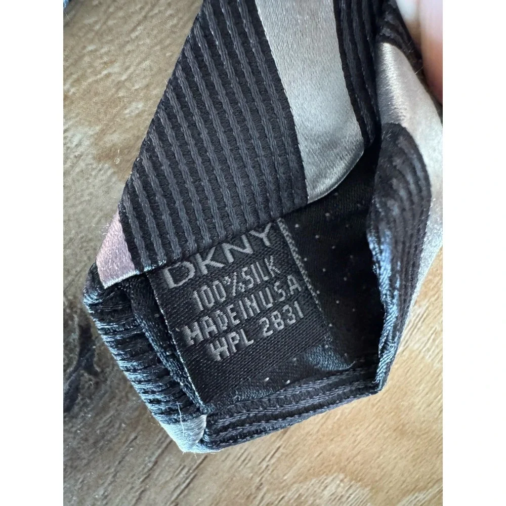DKNY‎ Men's Silk Stripes Silver Navy Pink 100% Silk Neck Tie